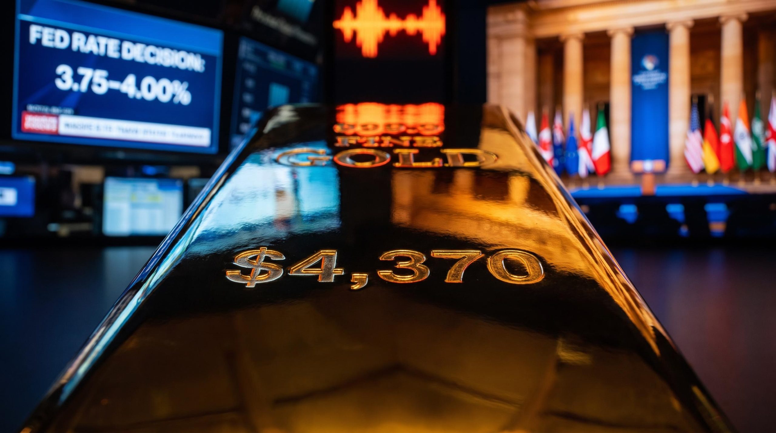 Polished gold bar engraved with $4,370 split by blue, amber and red light — gold market outlook analysis